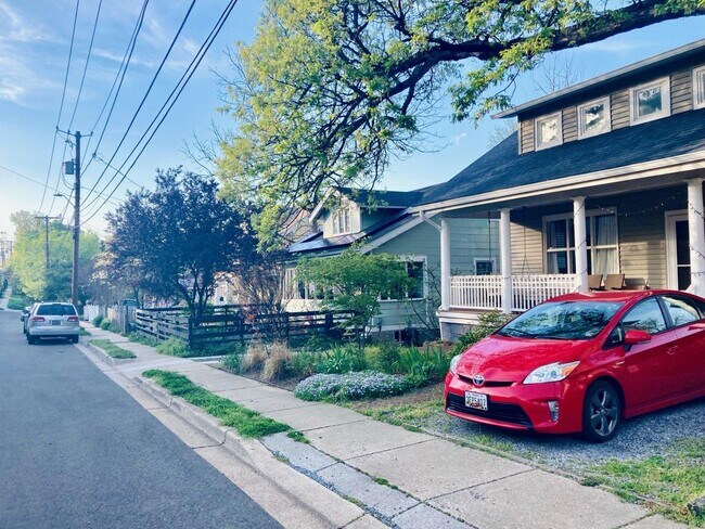 Foto del edificio - 6749 Eastern Ave
