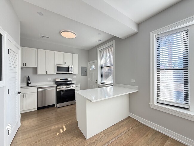 Foto del edificio - 3836 N Wilton Ave