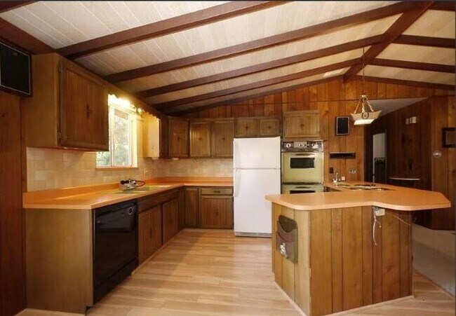 Foto del edificio - Welcome to 25496 Meadow Dr!
