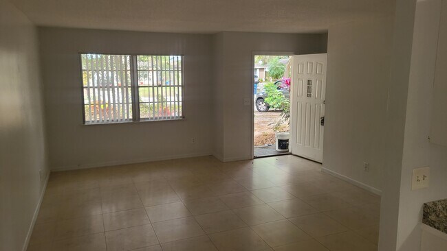 Foto del edificio - 3375 2nd Pl
