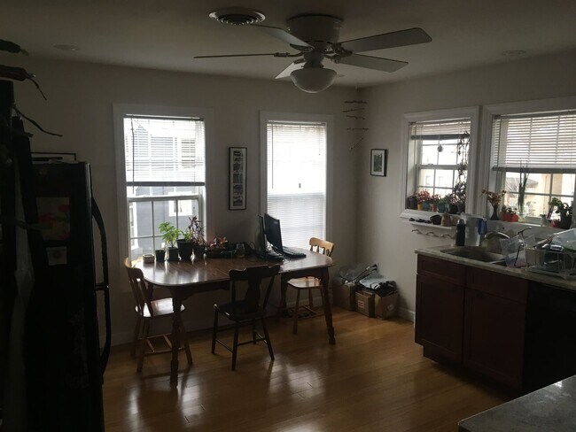 Foto del edificio - 205-207 N. Ingersoll Street