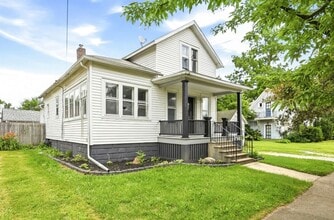 Building Photo - 814 Mackinaw St