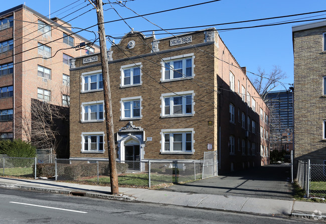 Building Photo - 184 Sigourney St