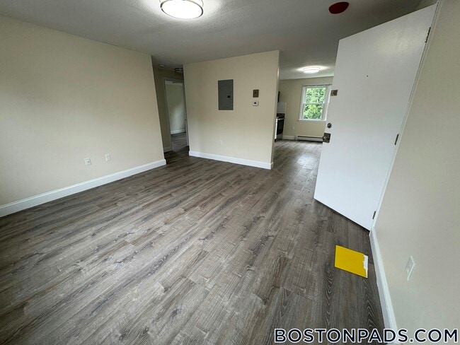 Building Photo - 9 River Dr