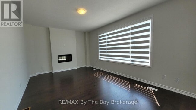 Building Photo - 90 Sun Vly Ave