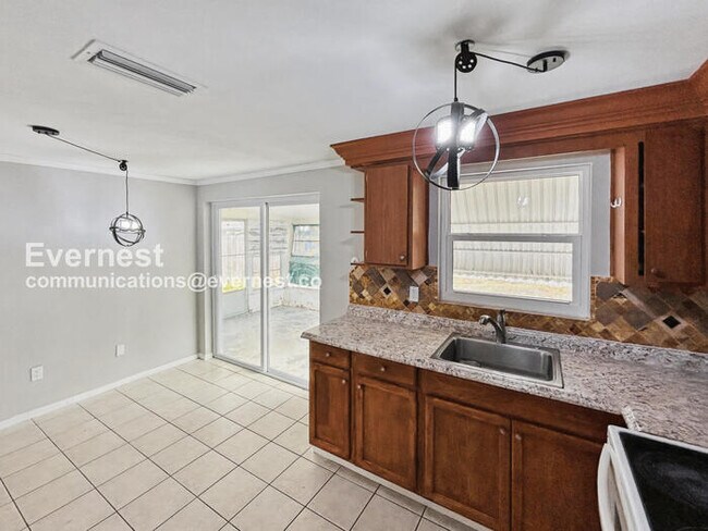 Building Photo - 3-Bed/1-Bath Home/ Pet Friendly/Available Soon!