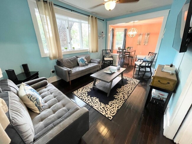 Building Photo - Large Single Family Home, Ready Now!