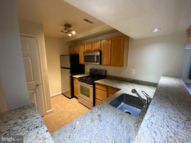Foto del edificio - 7512 Hawthorne St