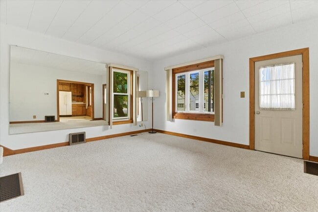 Building Photo - 69 E Grand Ave