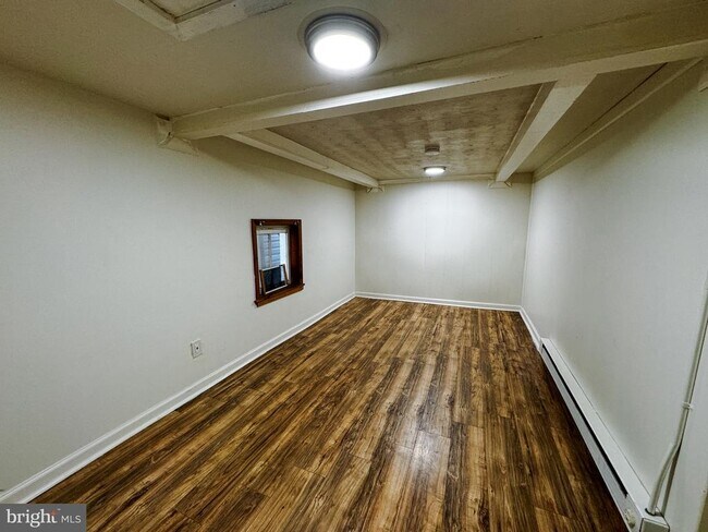 Building Photo - 13 E Water St