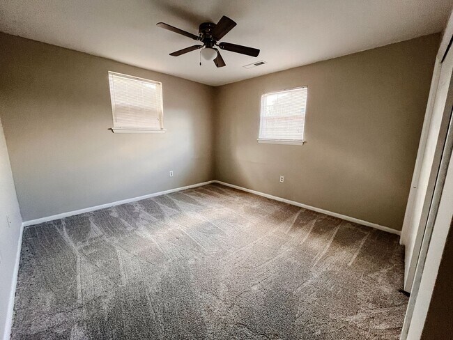 Foto del edificio - Updated 2 Bedroom, 1 Bath Condo