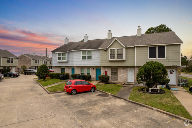 Foto del edificio - Tilley Townhomes