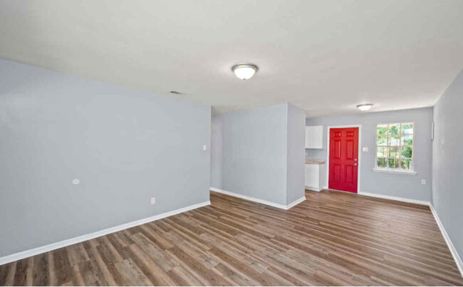 Building Photo - 410 W 16th St