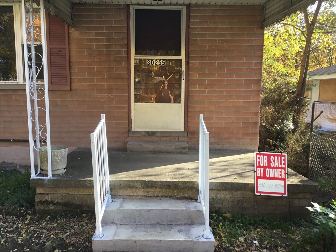 Primary Photo - 30255 Howard St