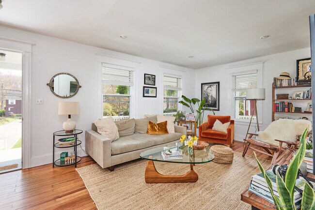 Building Photo - 221 Silvermine Ave