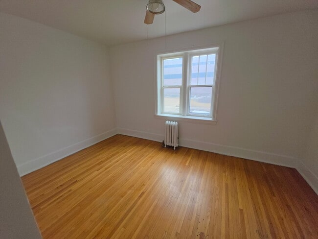 Building Photo - 429 Qu'Appelle Ave