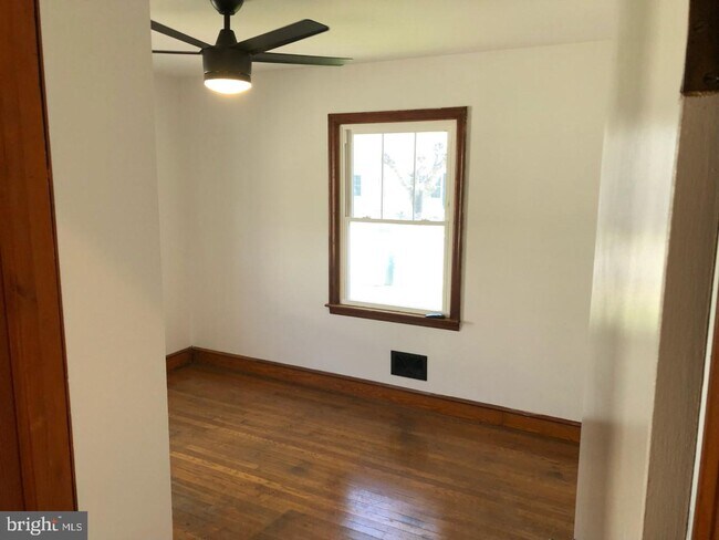 Building Photo - 204 N Madison St