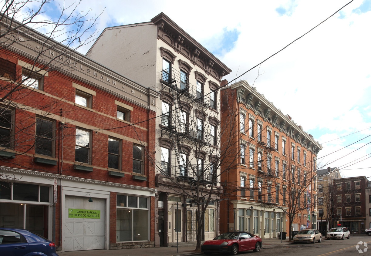Building Photo - 124 E 13th St
