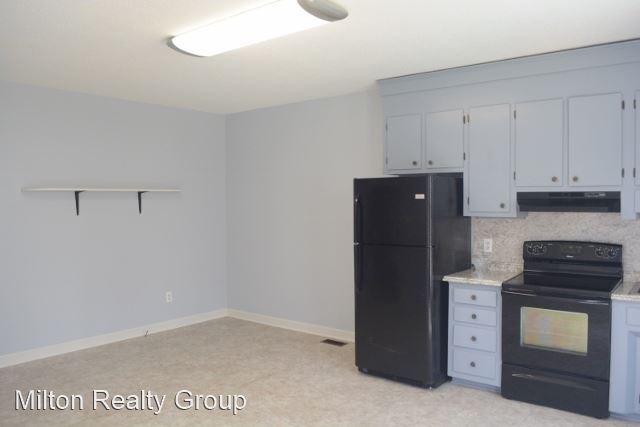 Building Photo - 1 br, 1 bath House - 51 W Washington Street
