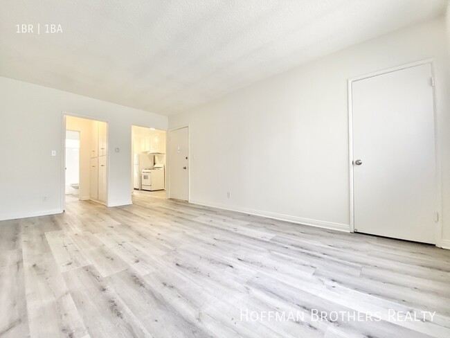 Building Photo - 634 N St Andrews Pl