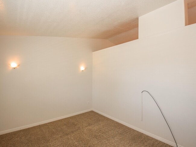 Building Photo - 154 S 460 E