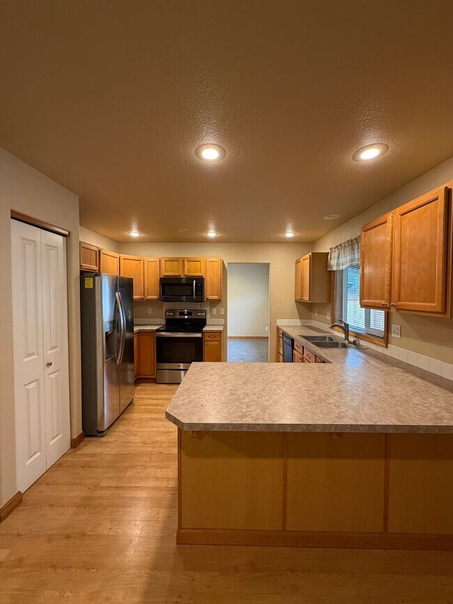 Building Photo - 2914 Campus Prairie Loop NE