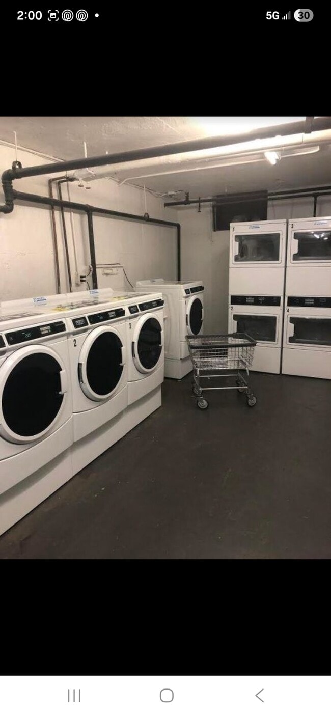 On Site Laundry - 165 Vroom St