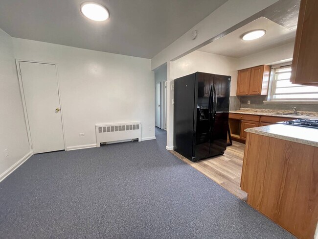 Foto del edificio - 767 Van Nest Ave