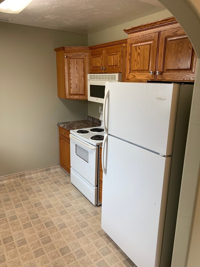 Building Photo - Super cute 2 bed, 1 bath apartment found i...