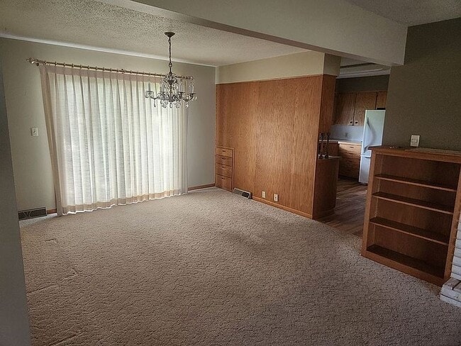Building Photo - 1013 Maple Dr