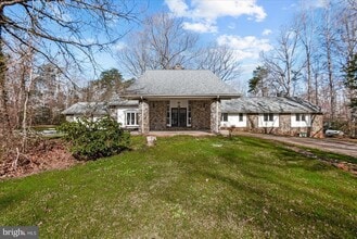 Building Photo - 7621 River Rd