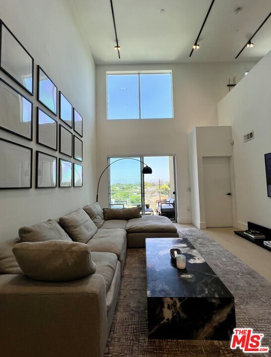 Foto del edificio - 4211 Redwood Ave