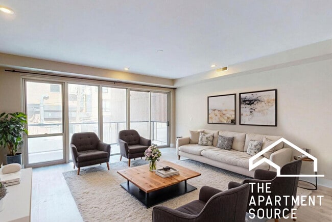 Building Photo - 1342 W Randolph St