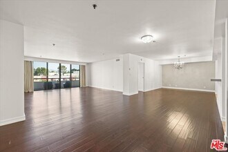 Building Photo - 10660 Wilshire Blvd