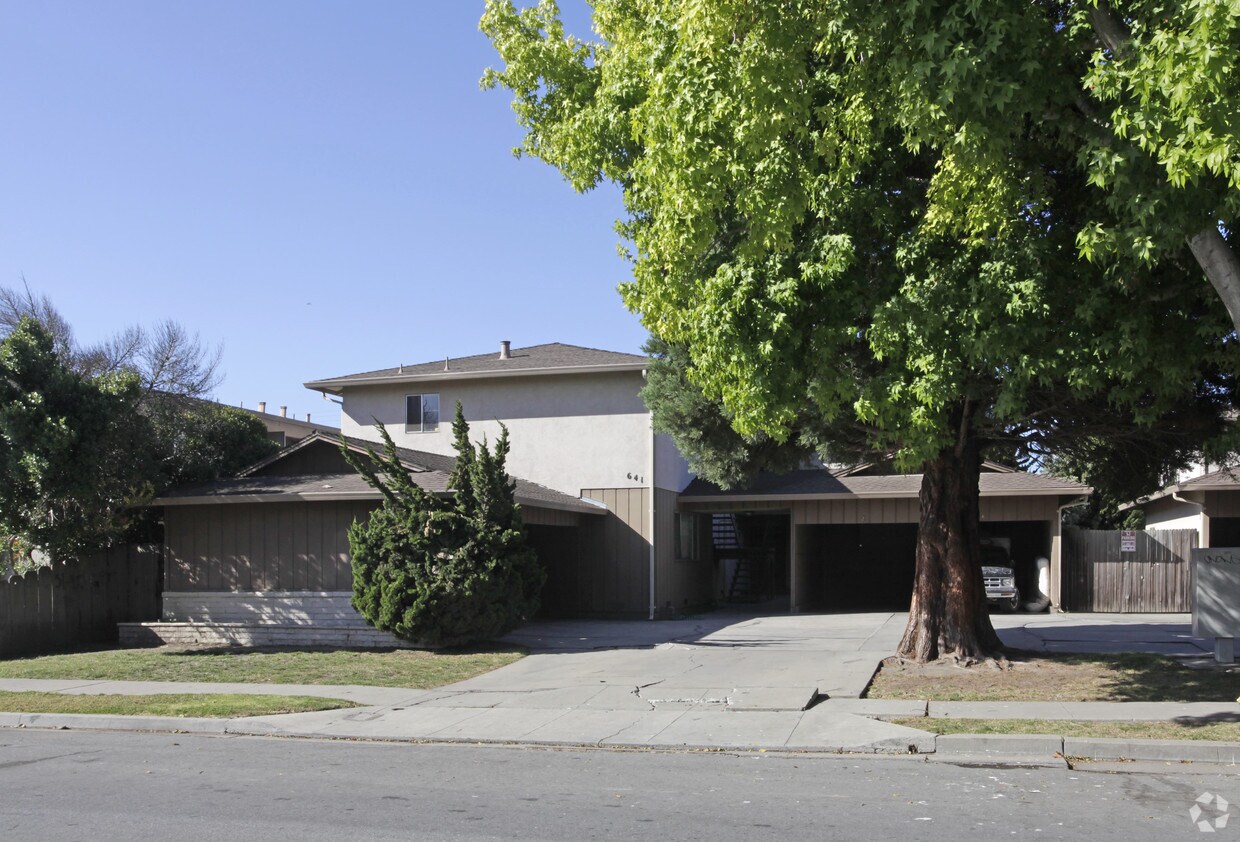 Primary Photo - 641-647 Palma Dr
