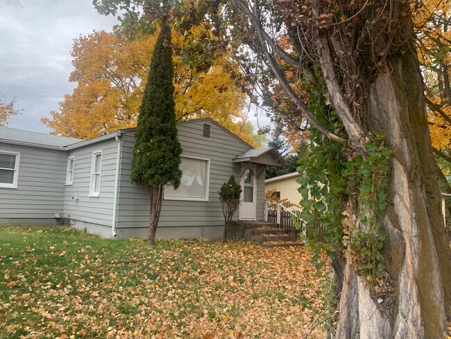 Front of House, view 1 - 710 11th Ave E