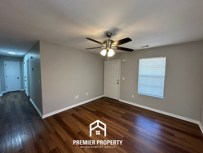 Foto del edificio - Spacious 4BR/2BA Home in 38141 | Vinyl Flooring & Large Fenced Backyard