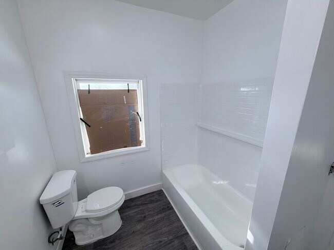 Foto del edificio - Police and first responders >> Three Beds , and One Bath