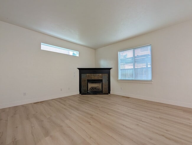 Foto del edificio - Beautiful 3+ Bedroom, 3 Bath Home With An ...