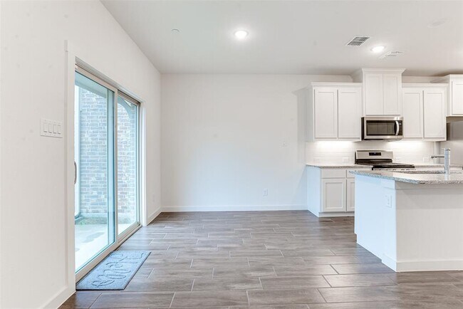 Building Photo - 2753 Majesty Dr