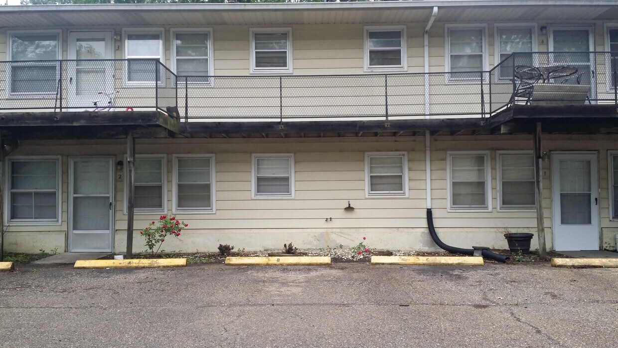 Building Photo - 725 W 25th St