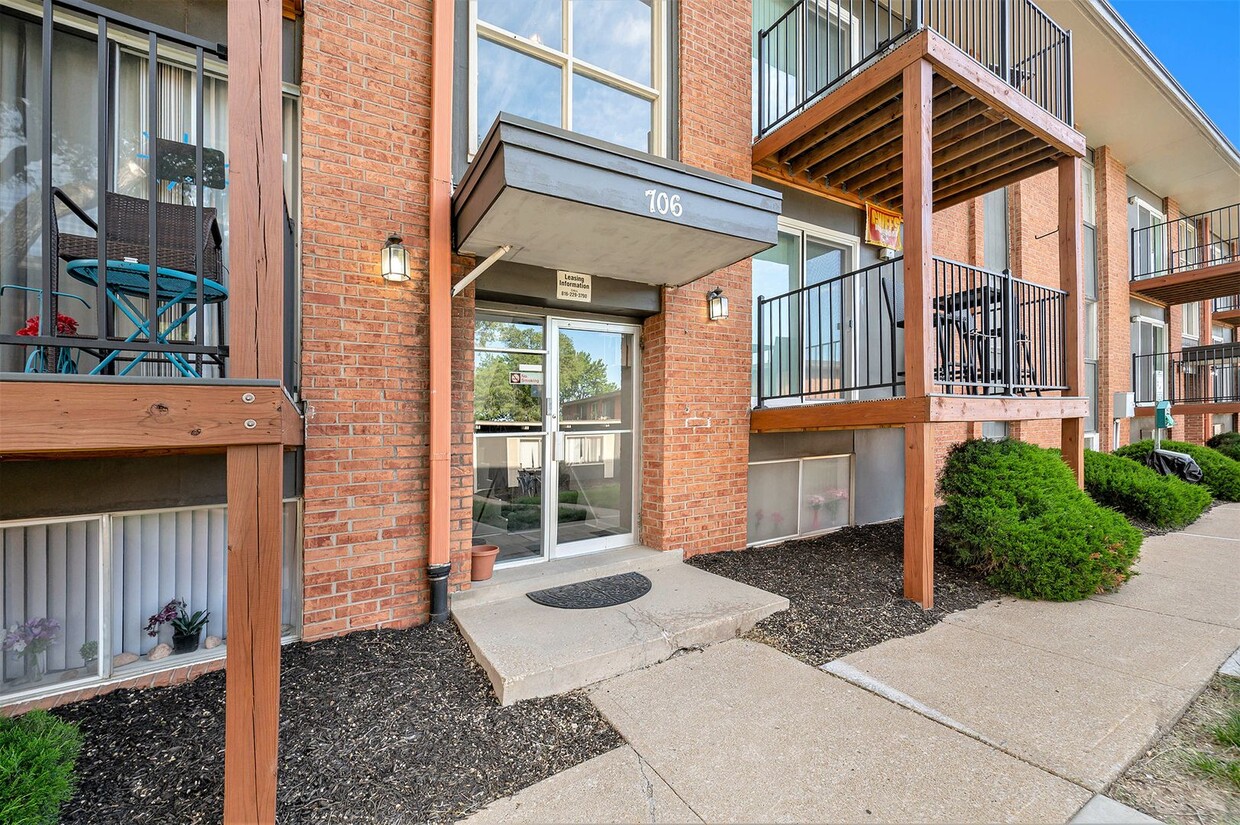 Primary Photo - Blue Springs Apartments
