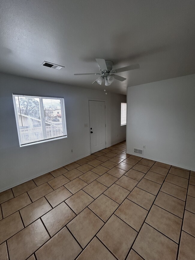 Building Photo - 309 Columbia Dr SE