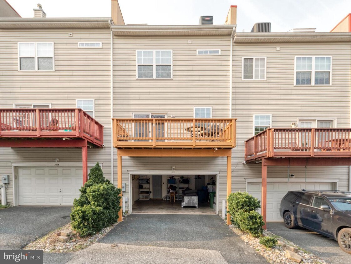 Primary Photo - 2712 Harris Ln