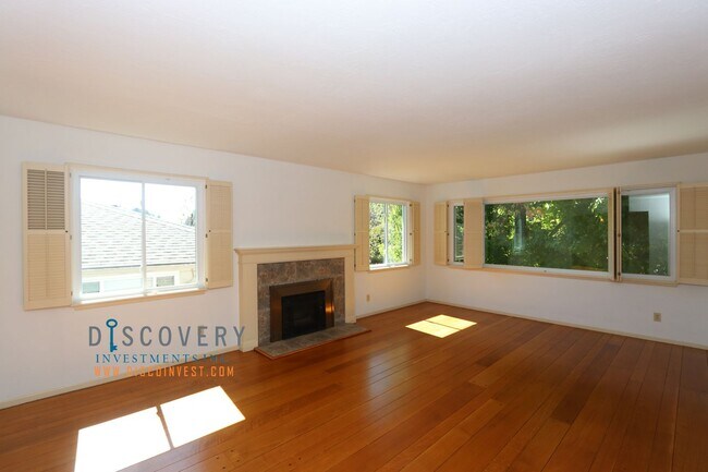 Foto del edificio - Charming Mid-Century Gem in Montclair Village
