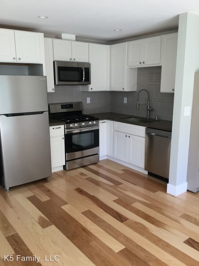 Building Photo - 144 Frisbie St