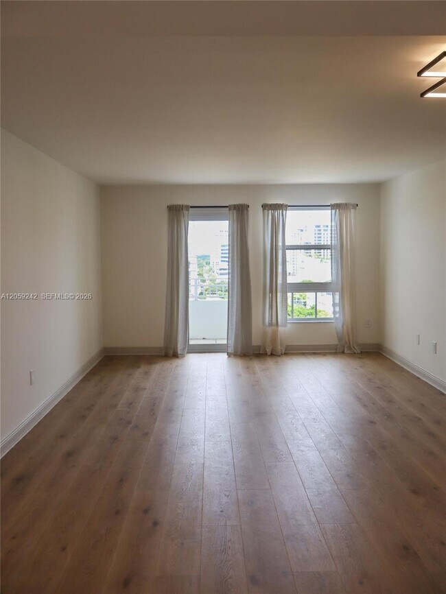 Foto del edificio - 2351 Douglas Rd