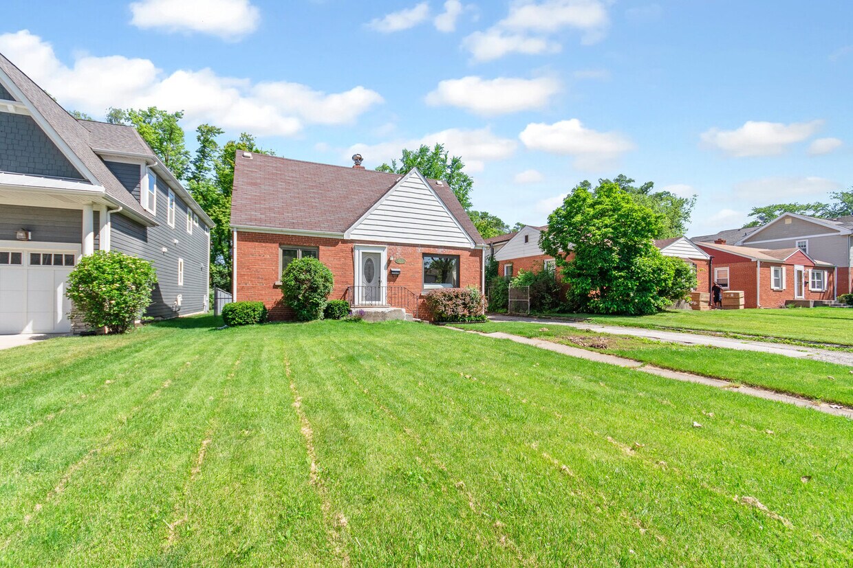 Primary Photo - 493 Alexander Blvd