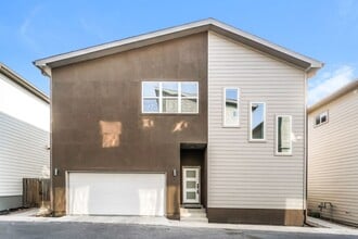 Building Photo - 1618 W Lawndale Dr