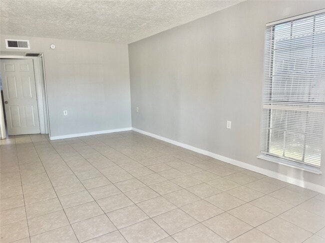 Building Photo - 9413 Grannis St